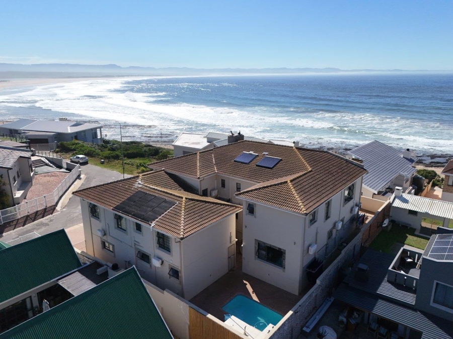 9 Bedroom Property for Sale in Wavecrest Eastern Cape